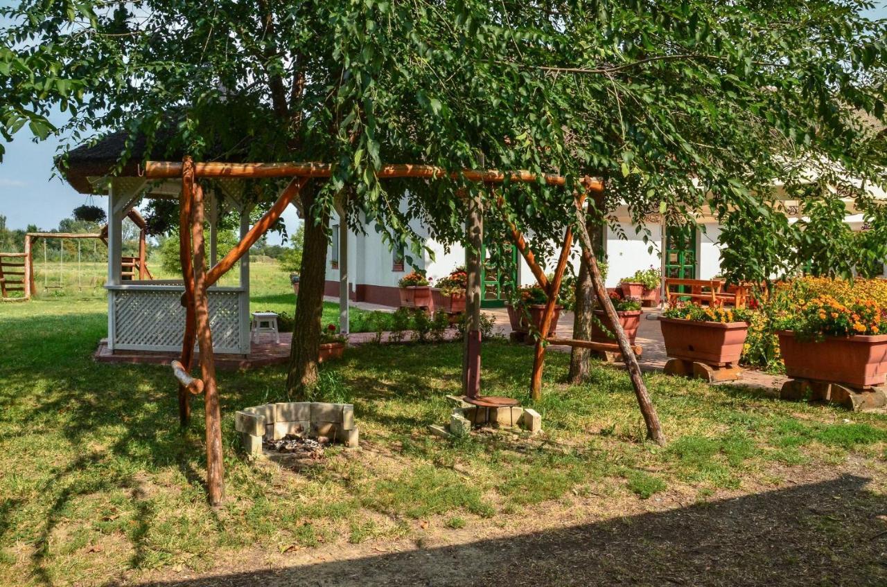 Antal-Tavi Fogado Es Horgaszparadicsom Szentes Exterior foto